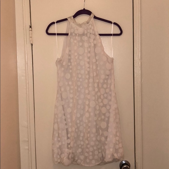 White dress - Picture 4 of 8